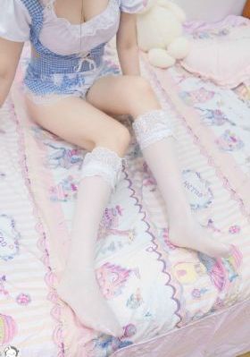 脱了她裙子摸进她的内裤亲吻网站